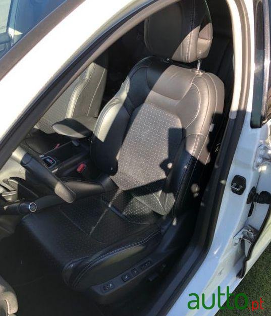 2011' Citroen C4 Exclusive photo #1