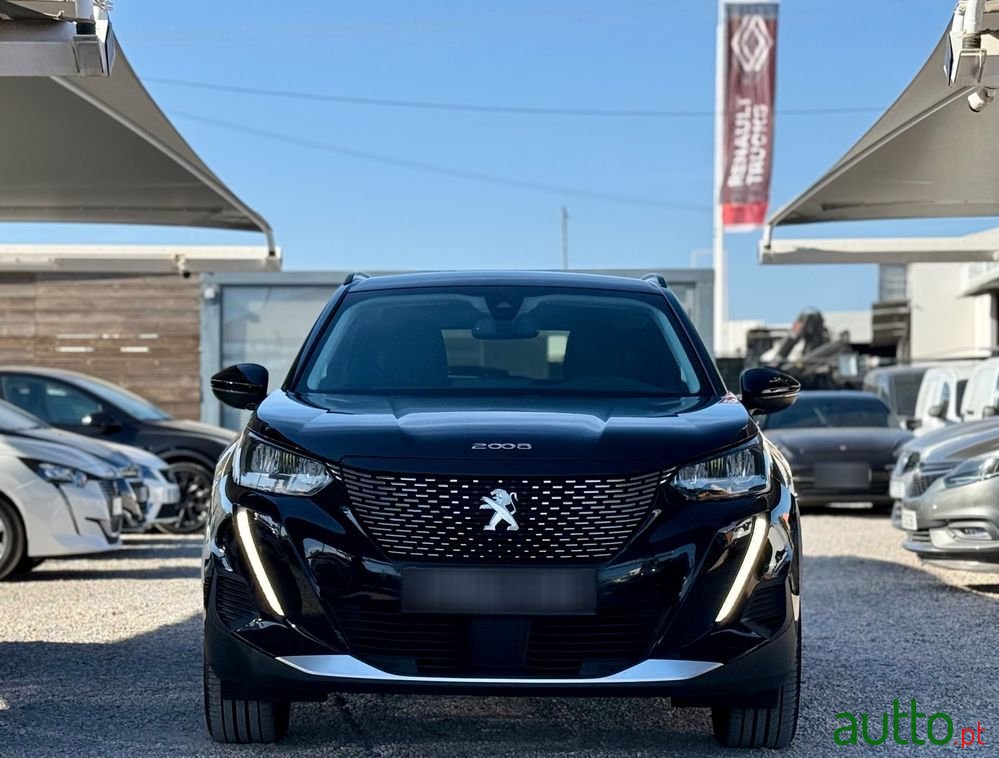 2021' Peugeot 2008 photo #2