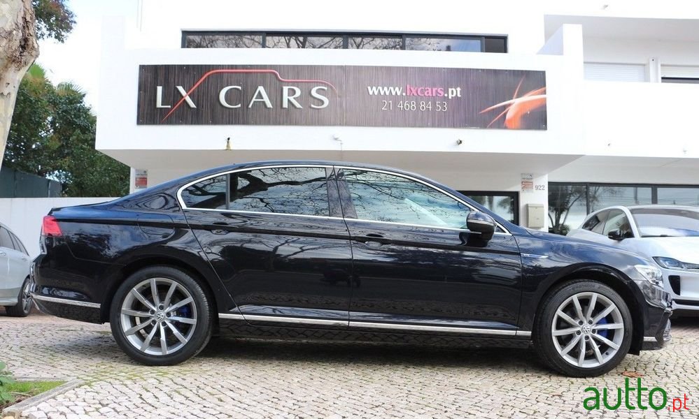 2019' Volkswagen Passat photo #3