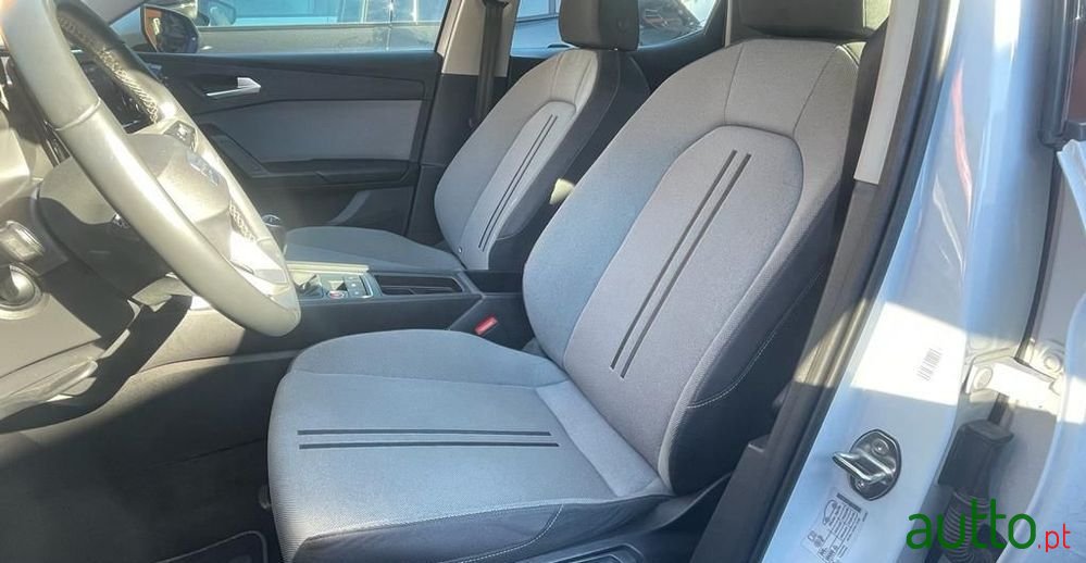 2021' SEAT Leon photo #2