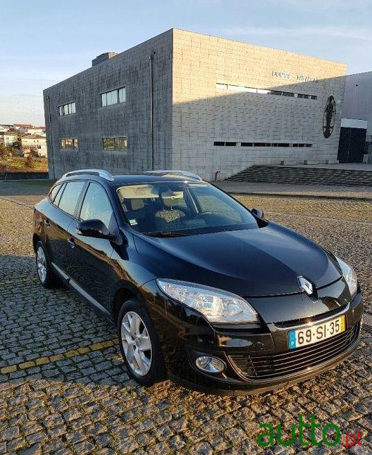 2013' Renault Megane Sport Tourer photo #2