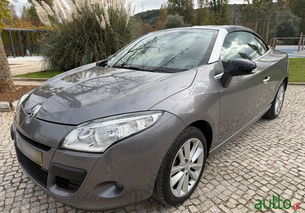 2012' Renault Megane photo #1