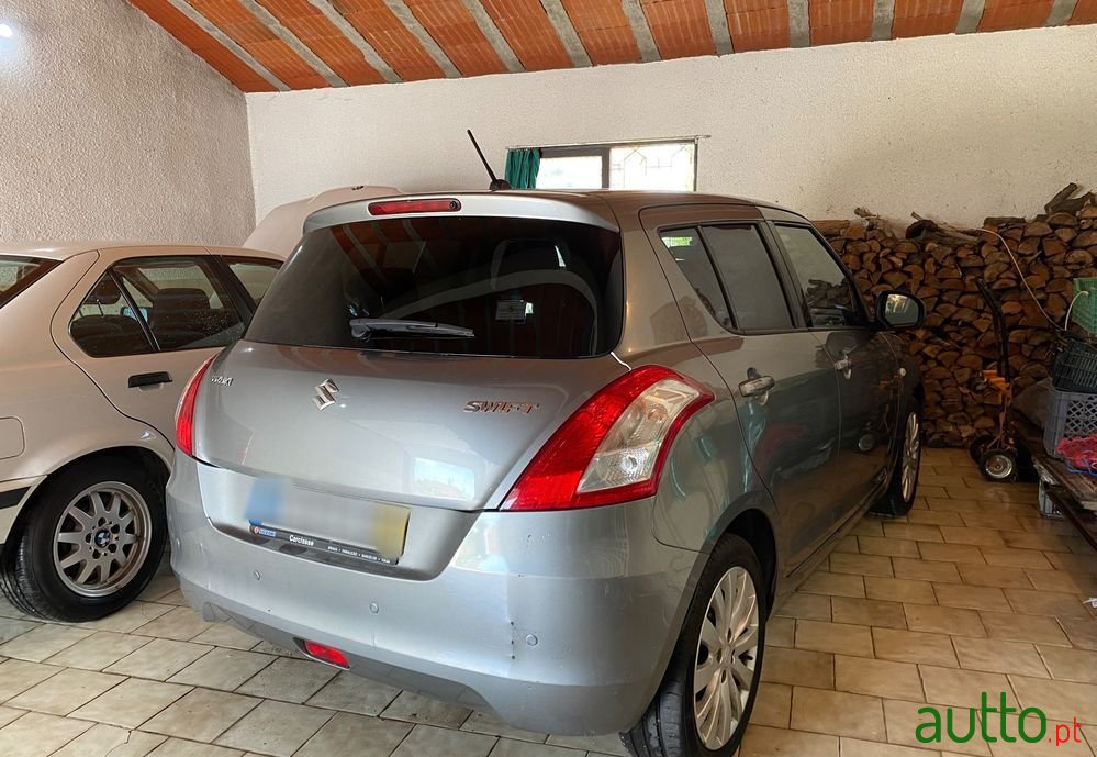 2011' Suzuki Swift 1.2 Vvt Glx photo #3
