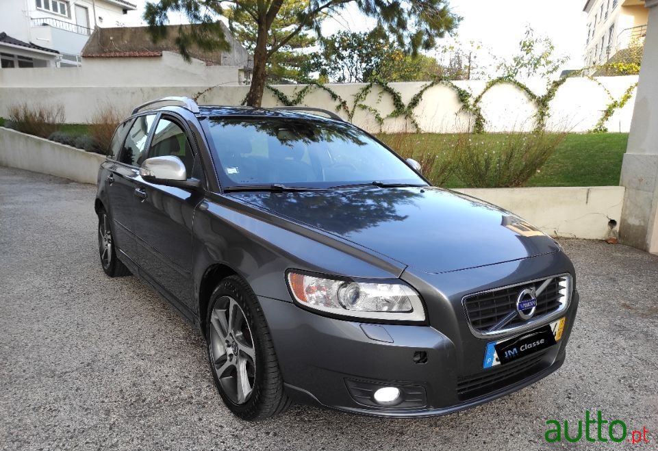 2011' Volvo V50 photo #3