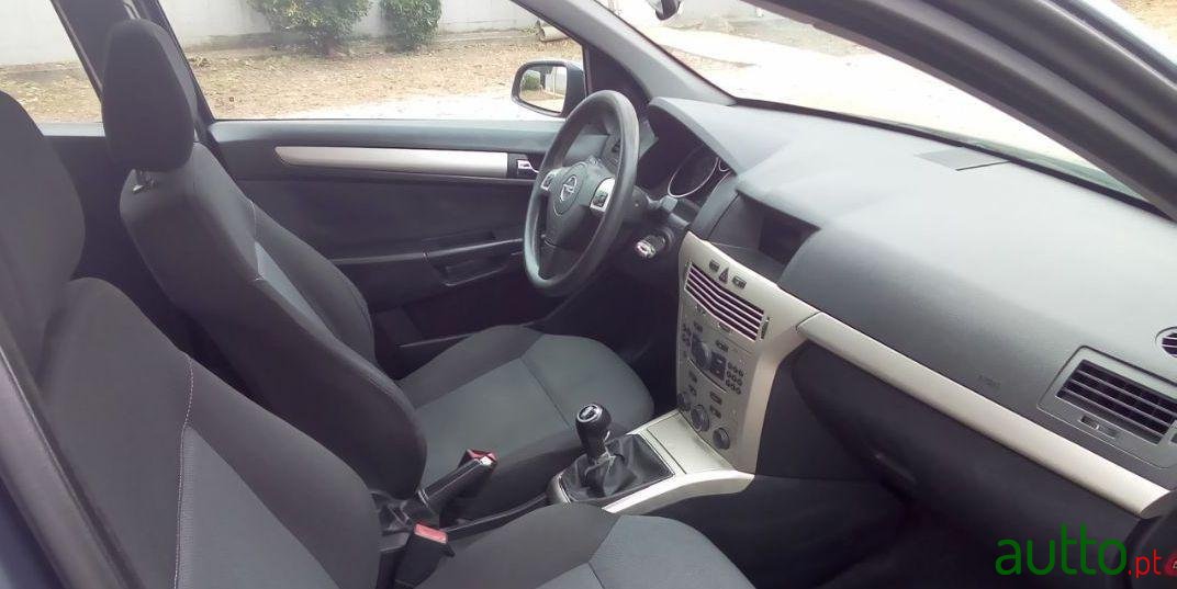 2007' Opel Astra Caravan photo #3