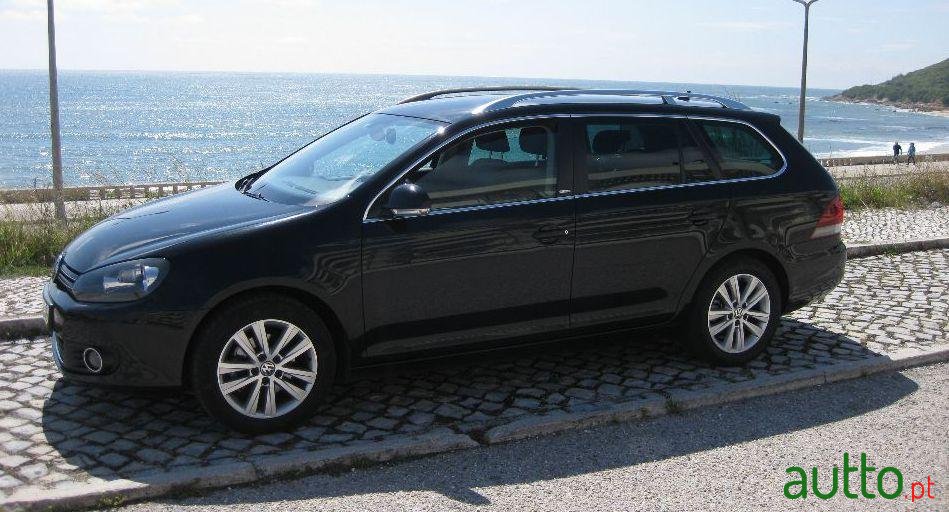 2011' Volkswagen Golf Variant photo #1