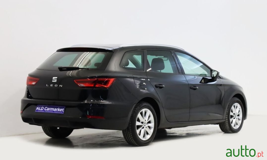 2020' SEAT Leon St photo #2