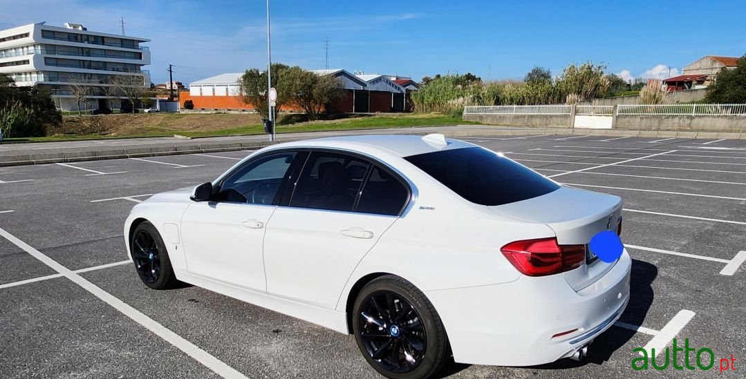 2017' BMW 330 photo #4