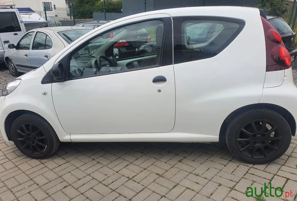 2013' Peugeot 107 photo #3