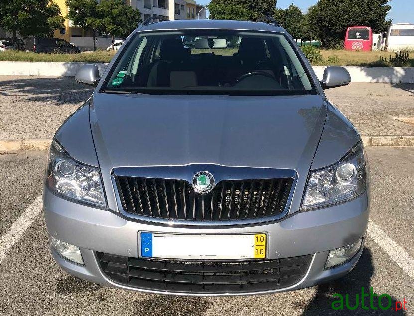 2010' Skoda Octavia Break photo #2