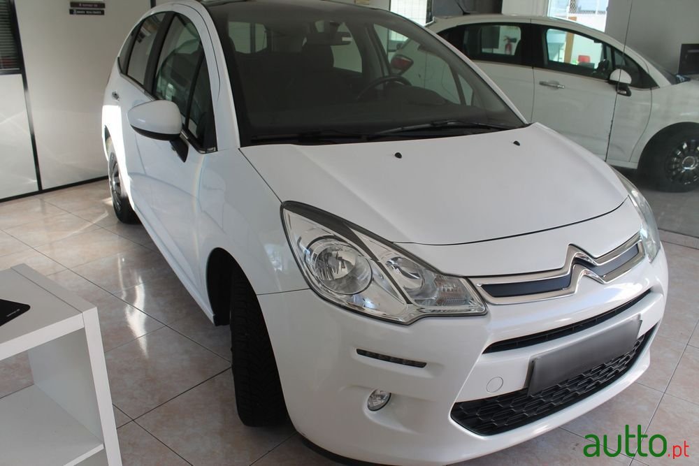 2015' Citroen C3 Pure Tech Vti Selection photo #3