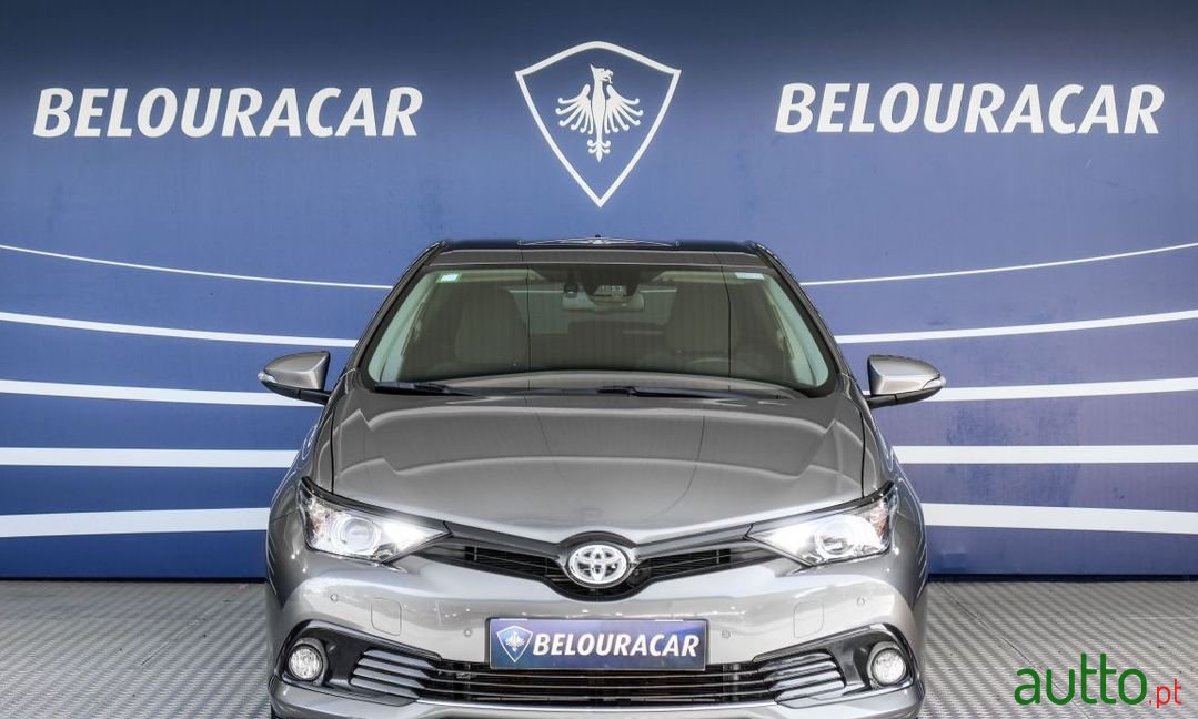 2018' Toyota Auris photo #2