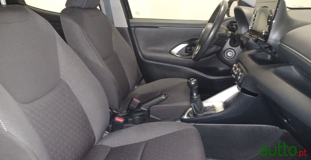 2021' Toyota Yaris photo #6