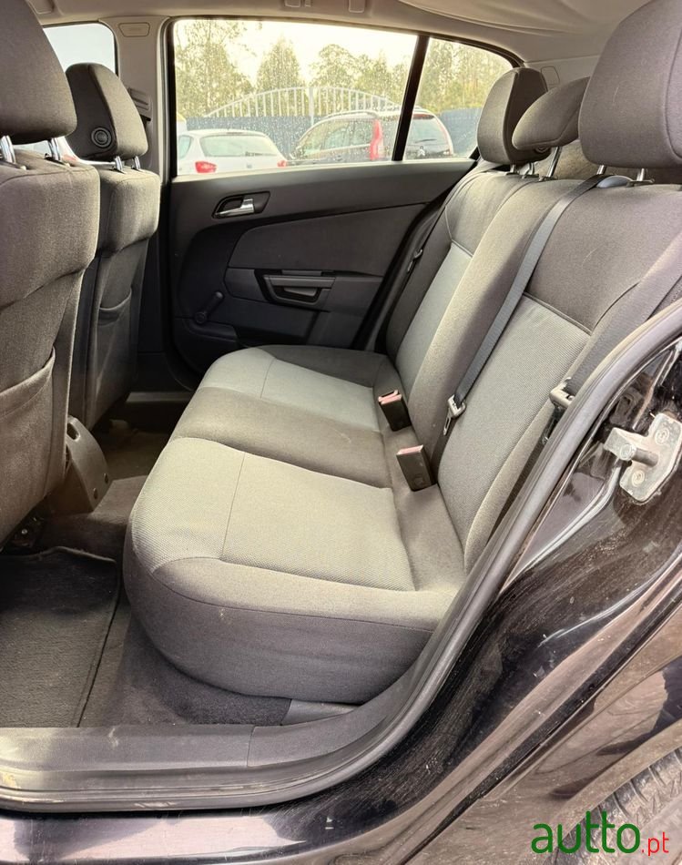 2007' Opel Astra photo #4