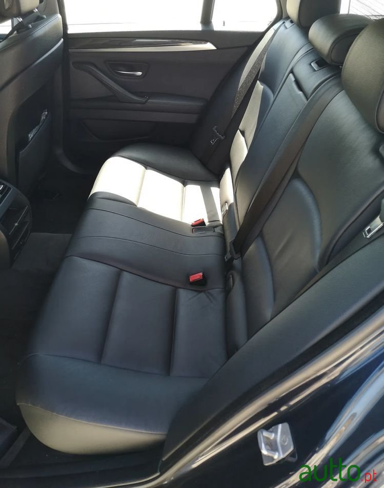 2012' BMW 520 Gran Turismo photo #1