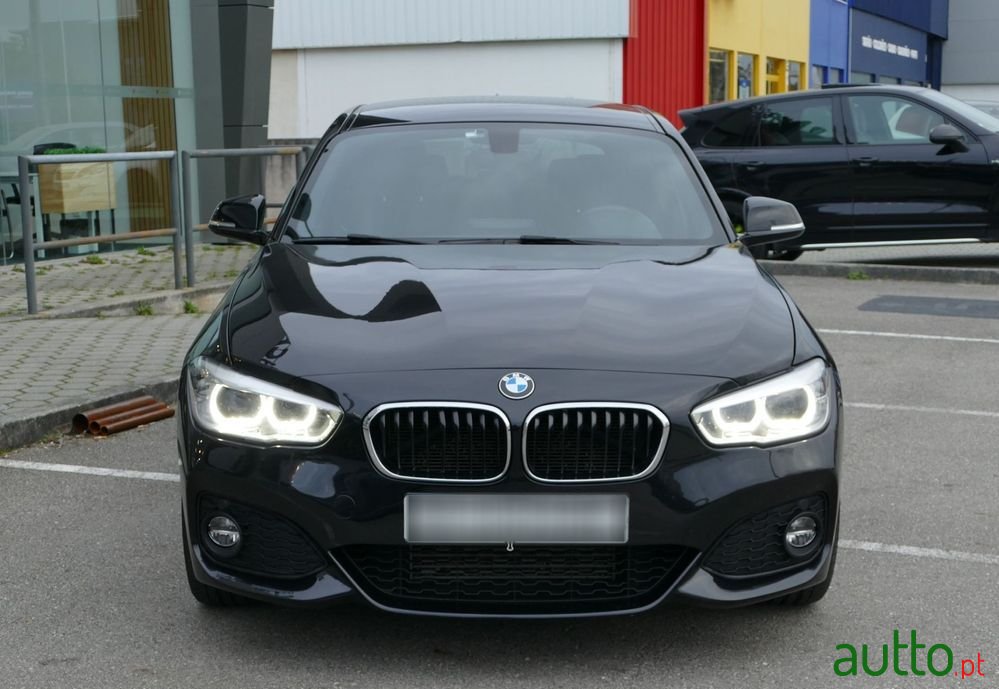 2017' BMW Série 1 D Pack M photo #2