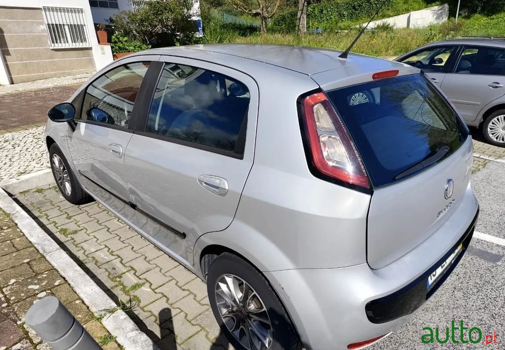 2011' Fiat Punto Evo photo #6