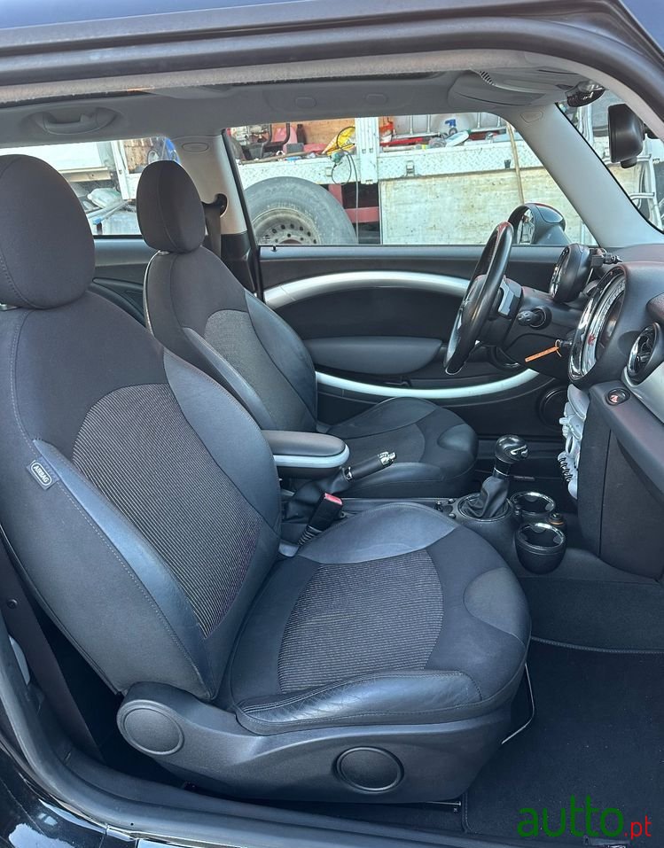 2009' MINI Cooper Auto. photo #6