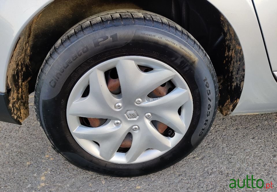 2014' Renault Megane Sport Tourer photo #4