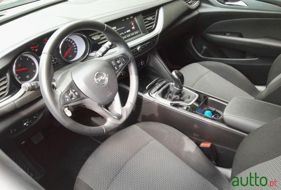 2017' Opel Insignia Sports Tourer photo #3