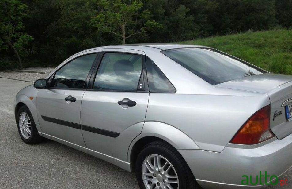 2001' Ford Focus 1.6 Ghia photo #1