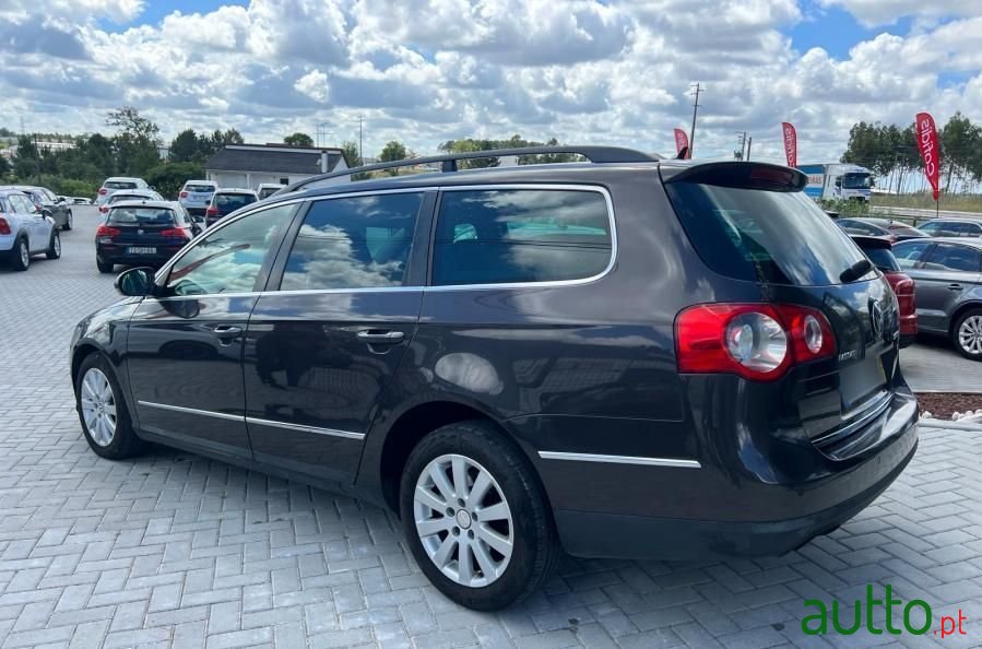 2006' Volkswagen Passat Variant photo #2