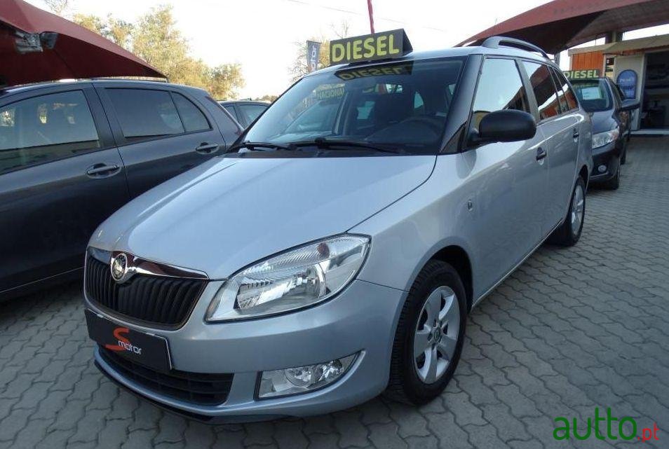 2012' Skoda Fabia-Break 1.2 Tdi Elegance photo #1
