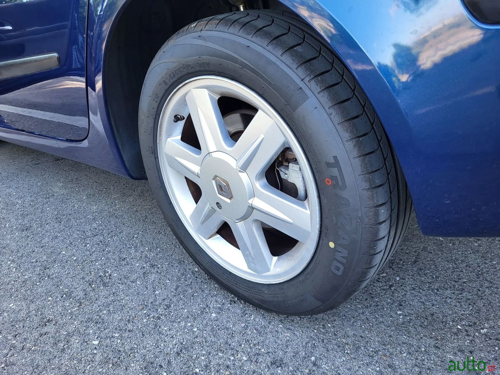 2003' Renault Laguna photo #5