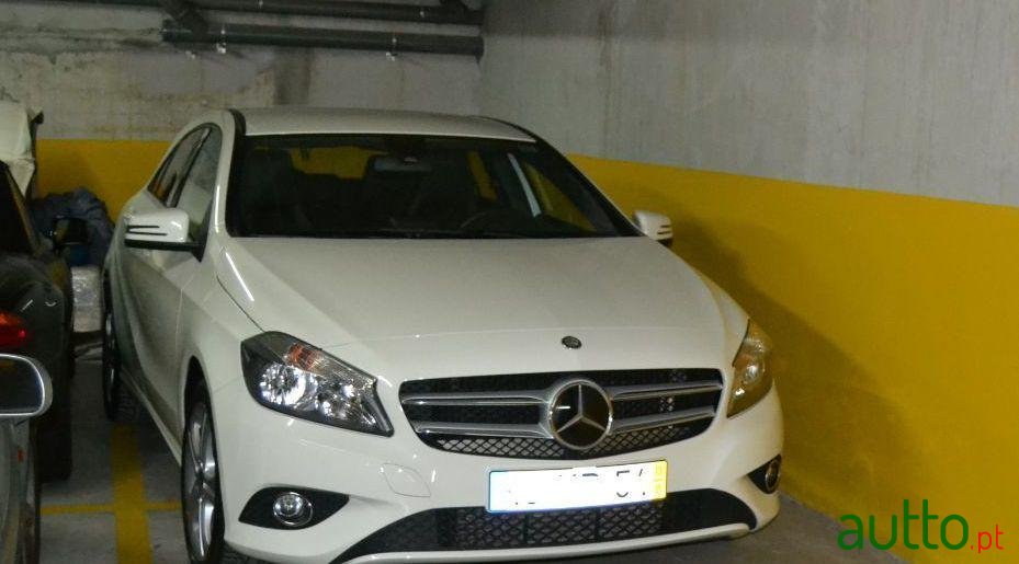 2013' Mercedes-Benz A-180 Cdi photo #3