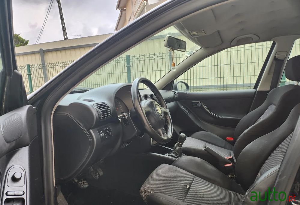 2005' SEAT Leon photo #6