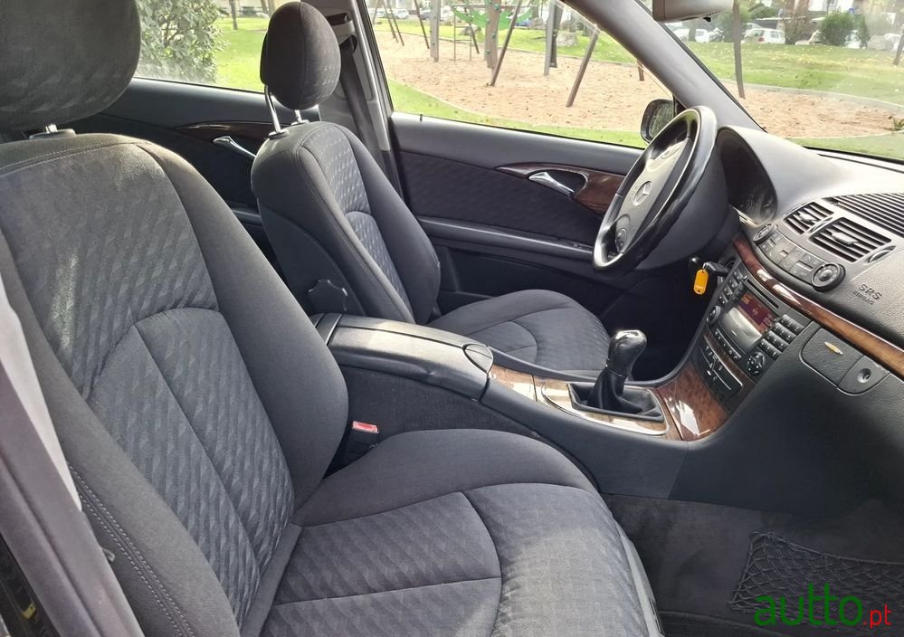 2003' Mercedes-Benz Classe E photo #4