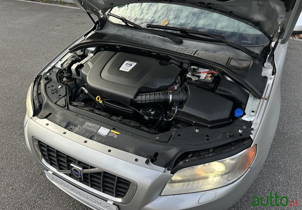 2010' Volvo V70 photo #4