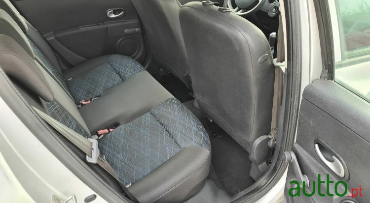 2008' Renault Clio photo #7