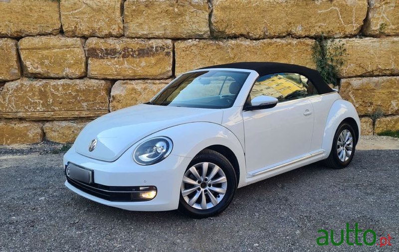 2014' Volkswagen New Beetle photo #4