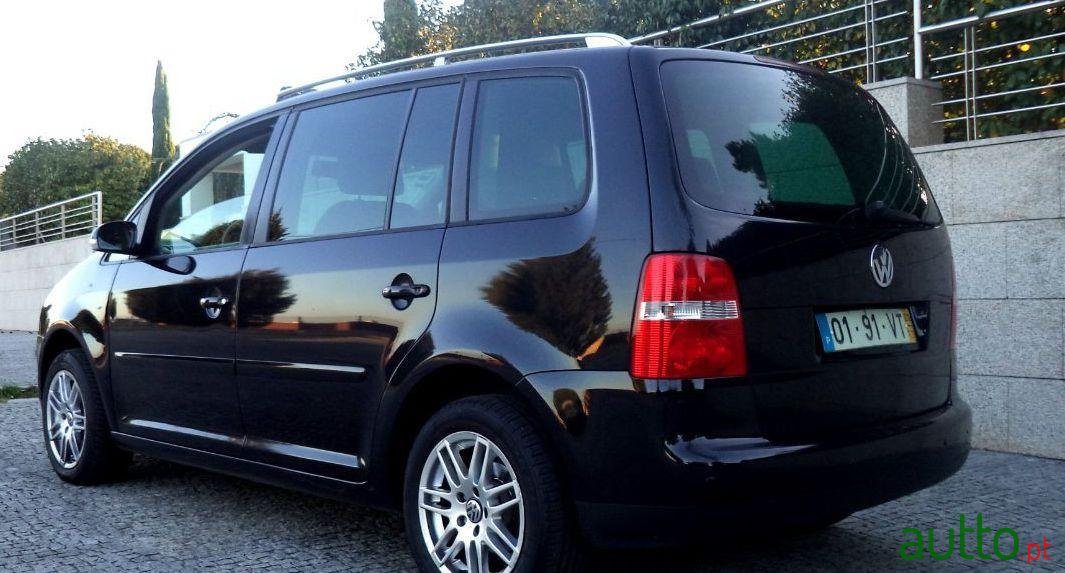 2003' Volkswagen Touran photo #1