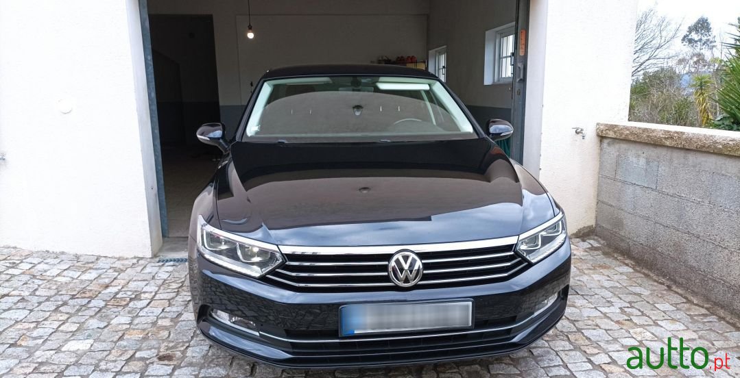 2015' Volkswagen Passat photo #1