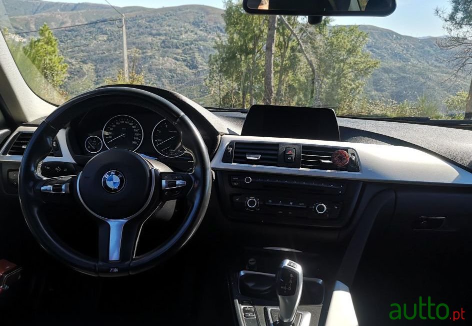 2014' BMW 320 photo #3