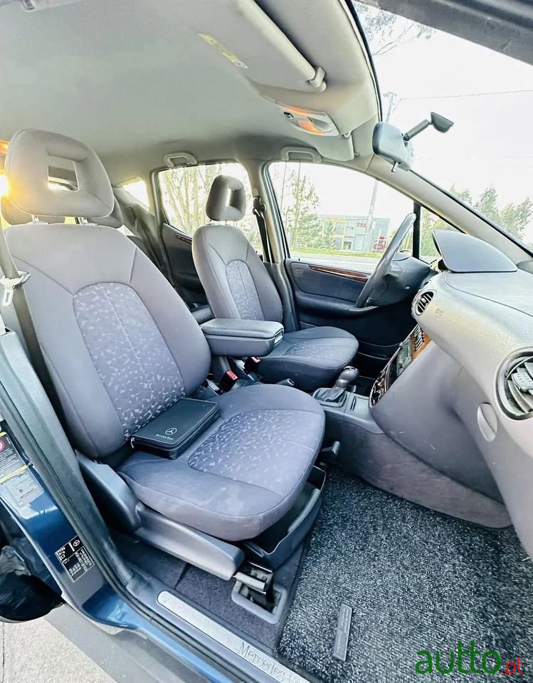 2004' Mercedes-Benz Classe A Elegance photo #2