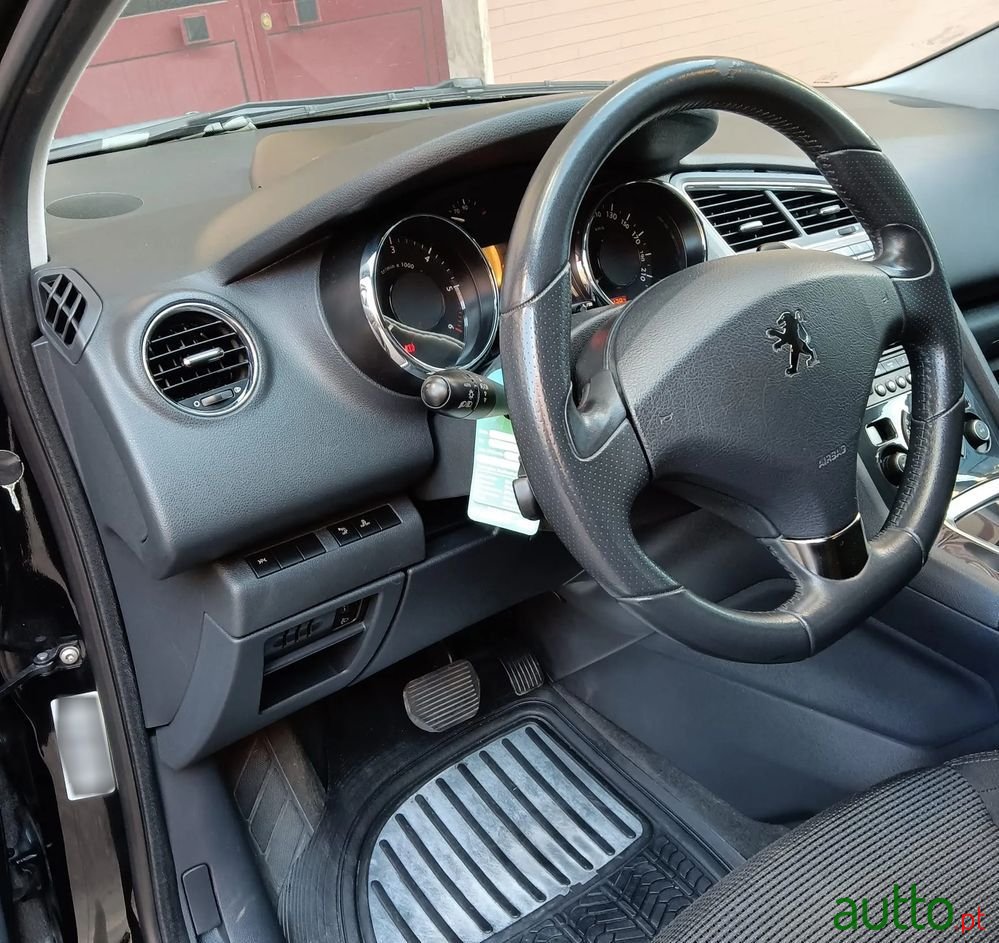 2010' Peugeot 5008 photo #5