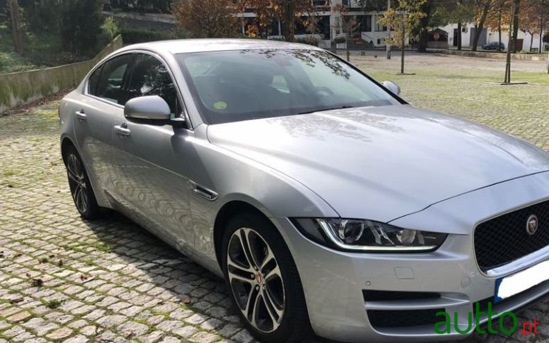 2016' Jaguar Xe photo #4