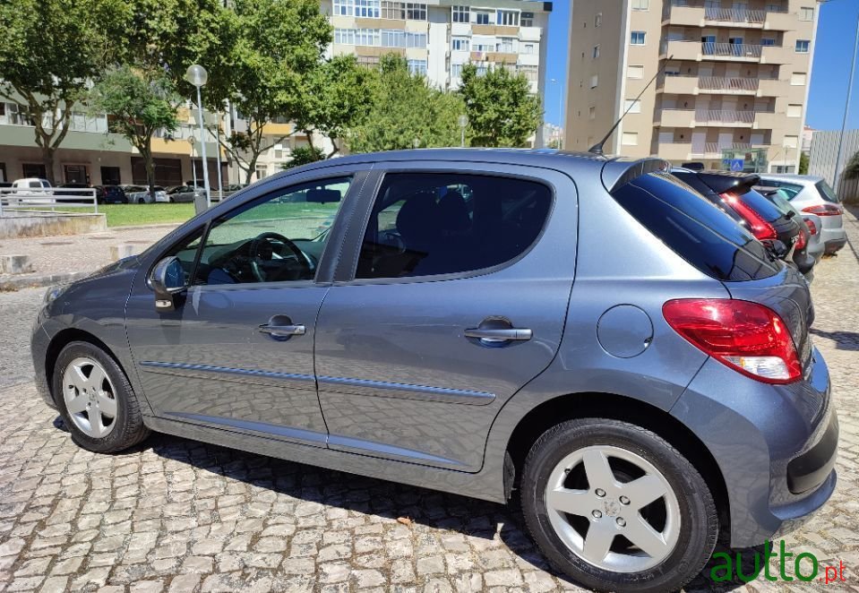 2011' Peugeot 207 Active photo #3