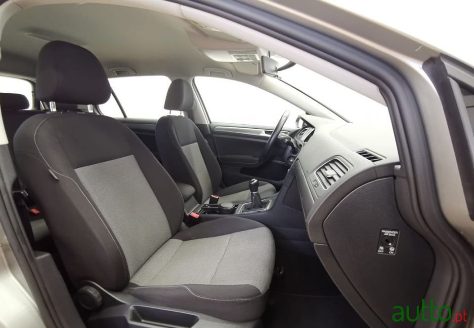 2016' Volkswagen Golf photo #4