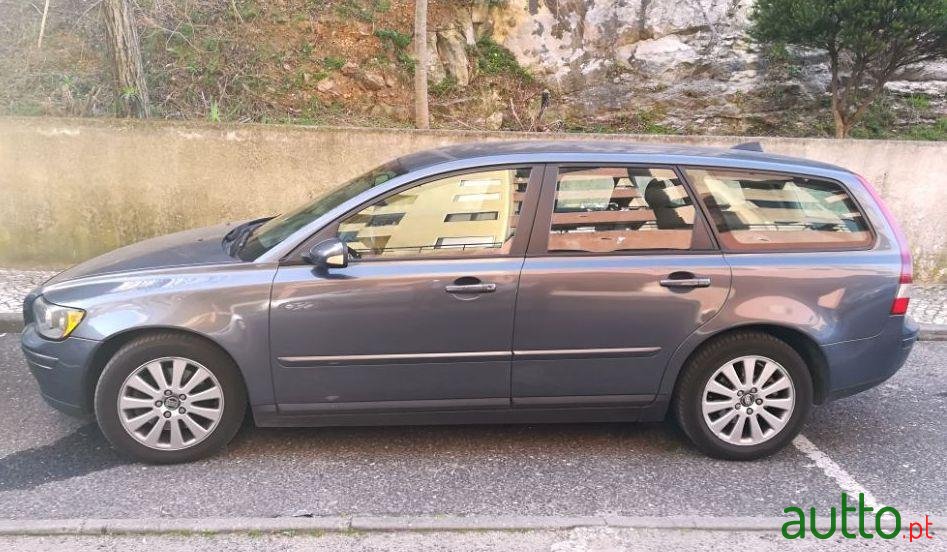 2005' Volvo V50 2.0 D Momentum photo #3