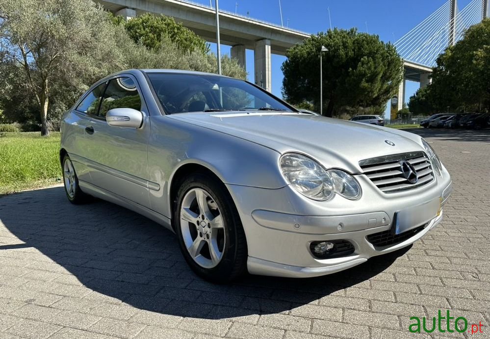 2008' Mercedes-Benz C 220 photo #3