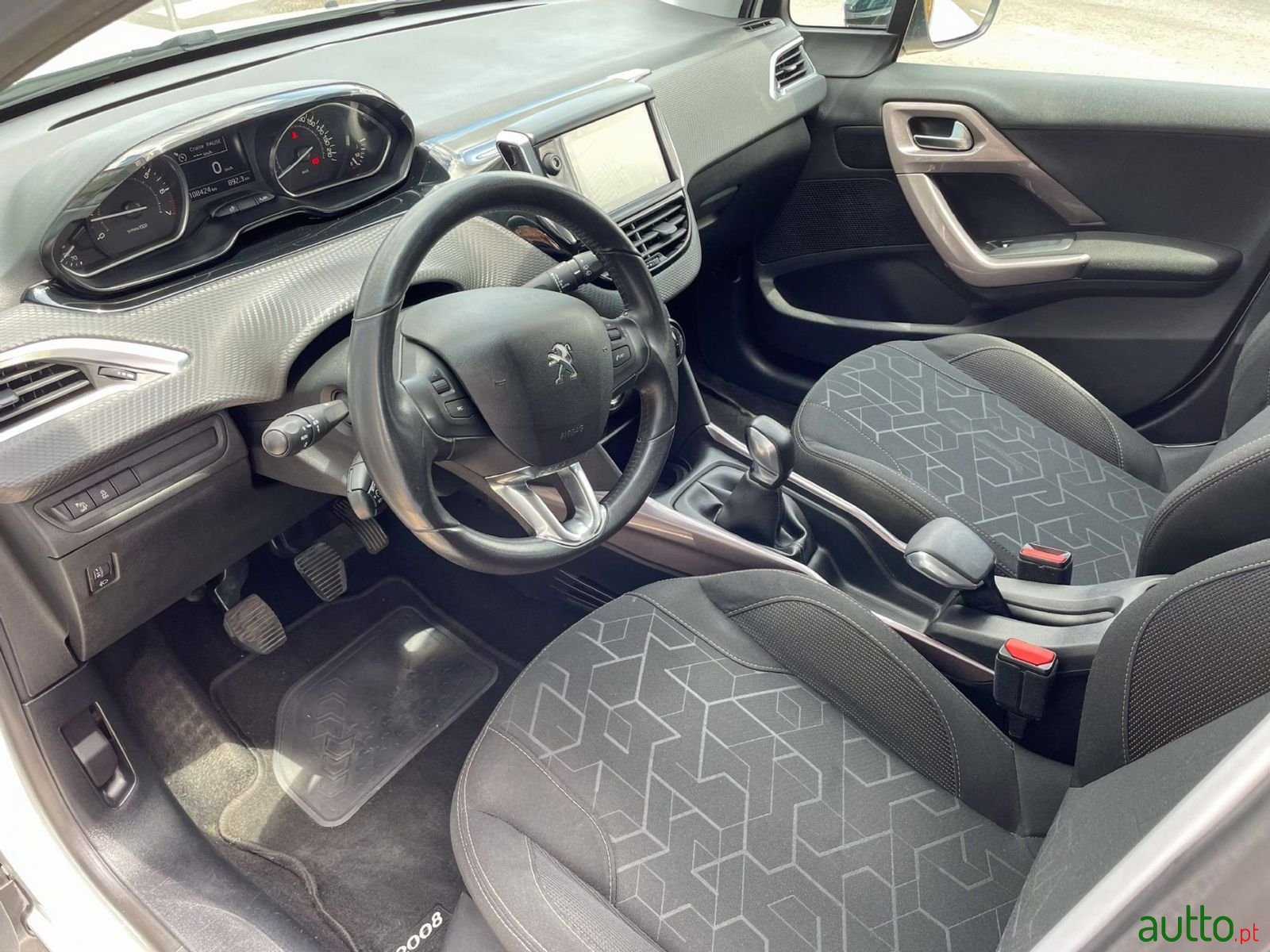 2015' Peugeot 2008 photo #4