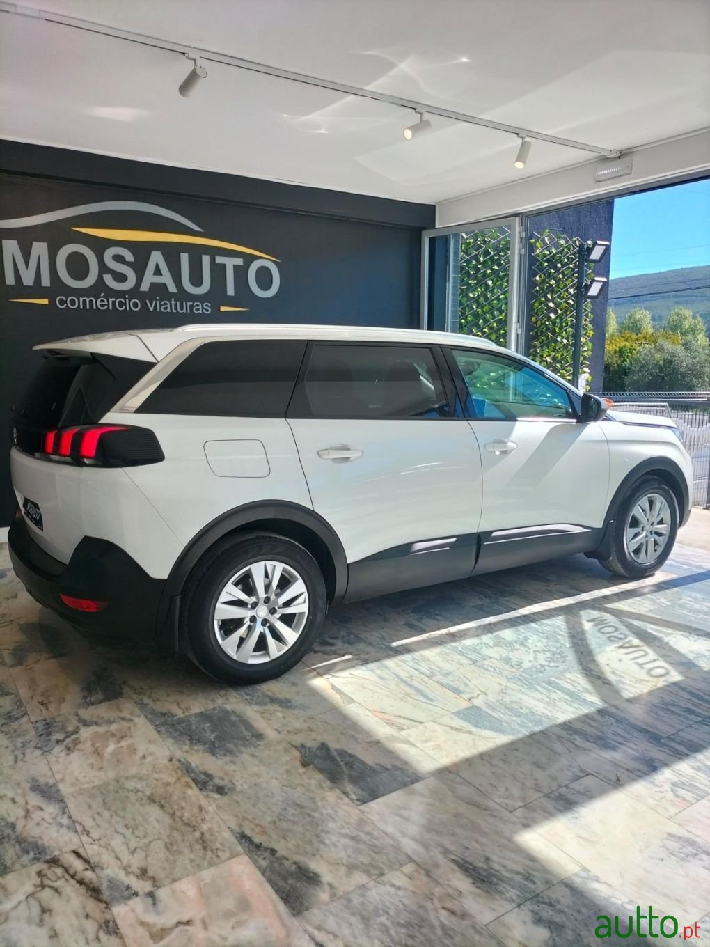 2017' Peugeot 5008 photo #5