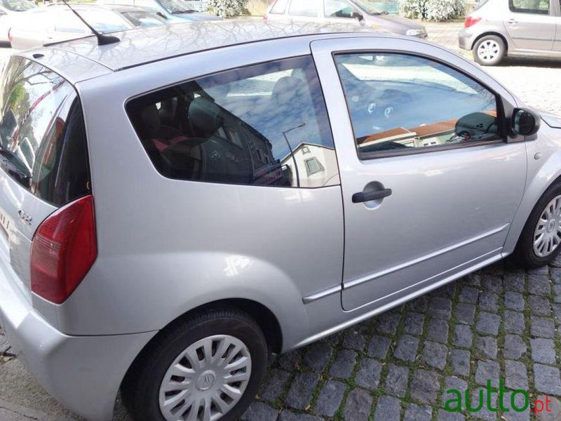 2005' Citroen C2 1.1 photo #2