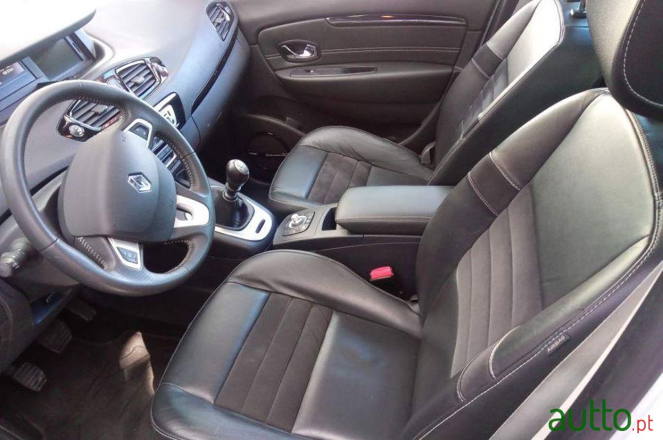 2012' Renault Grand Scenic photo #3