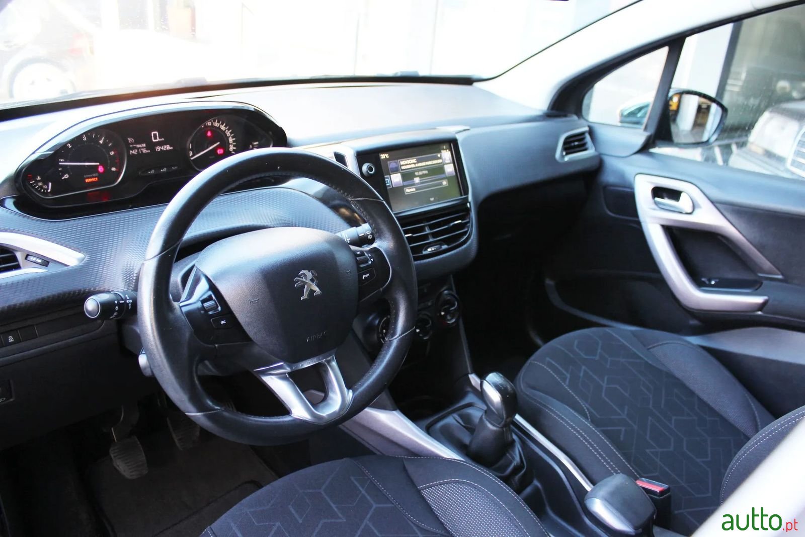 2016' Peugeot 2008 photo #4