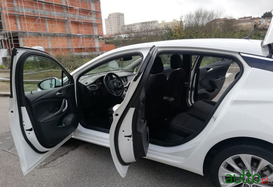 2016' Opel Astra photo #4